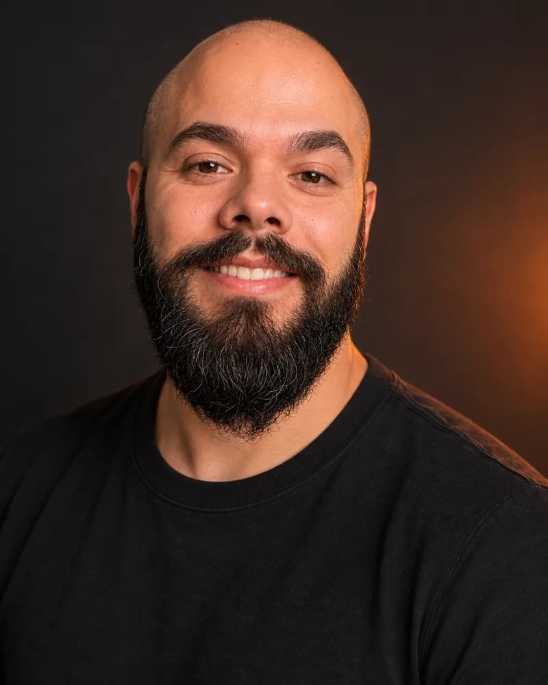 Retrato de Luiz Henrique, sócio-fundador da Sincron IA