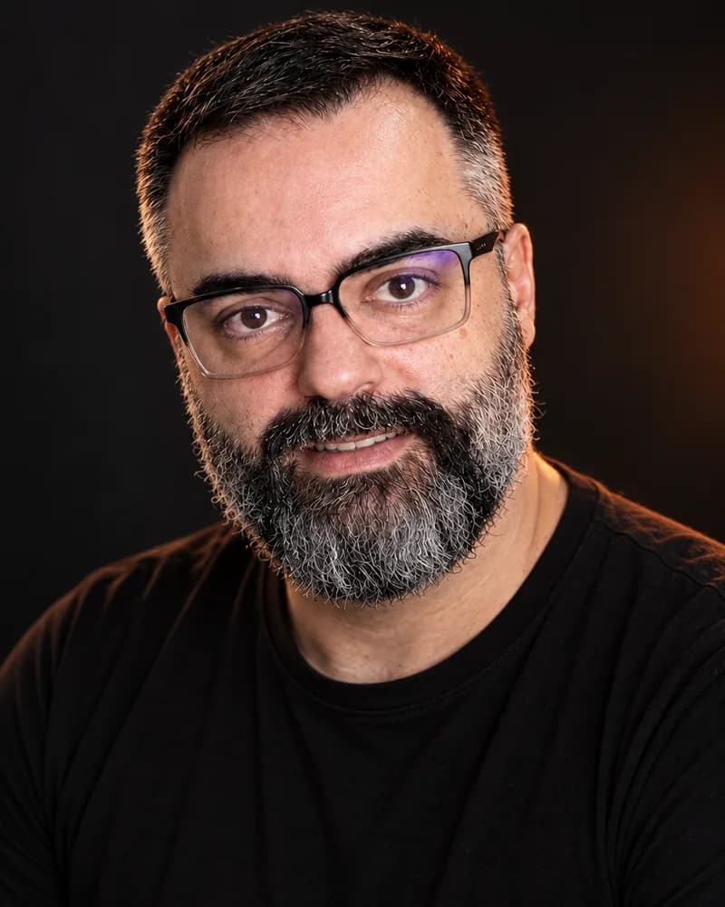 Retrato de Matheus Massari, sócio-fundador da Sincron IA