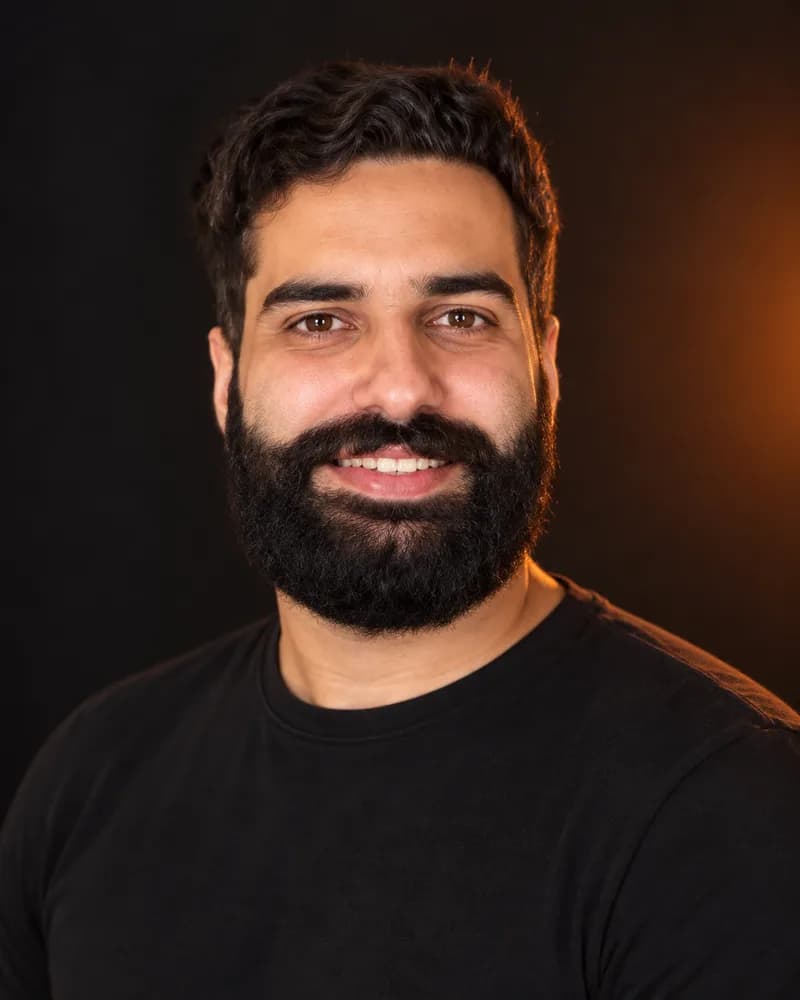 Retrato de Tauã Soares, sócio-fundador da Sincron IA